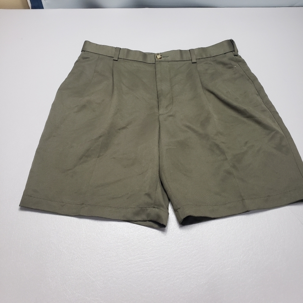 Roundtree and yorke easy care green mens shorts size 36